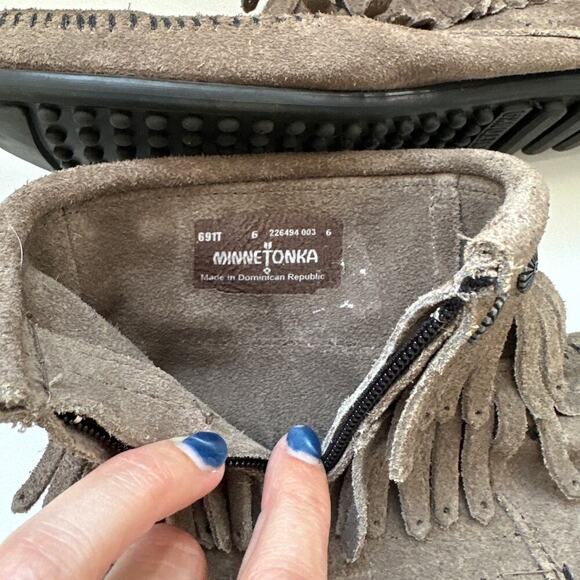 Minnetonka Women's Double Fringe Side Zip Boot, Grey, Size 6, NWOT - Picture 3 of 6